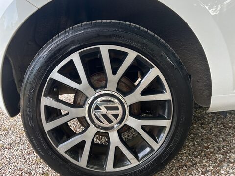 Volkswagen Up 1.0 Street up! Euro 6 3dr 32