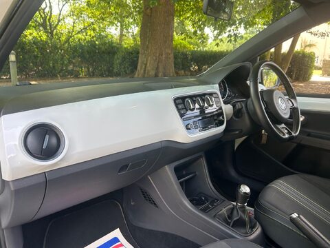 Volkswagen Up 1.0 Street up! Euro 6 3dr 12
