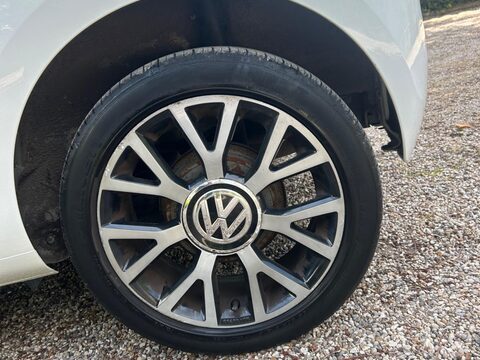 Volkswagen Up 1.0 Street up! Euro 6 3dr 29