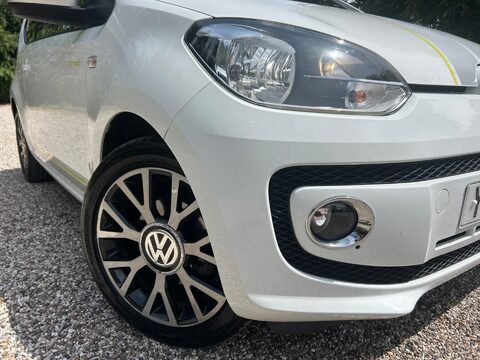 Volkswagen Up 1.0 Street up! Euro 6 3dr 44