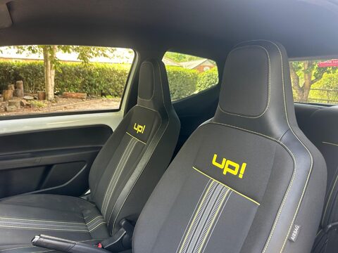 Volkswagen Up 1.0 Street up! Euro 6 3dr 38