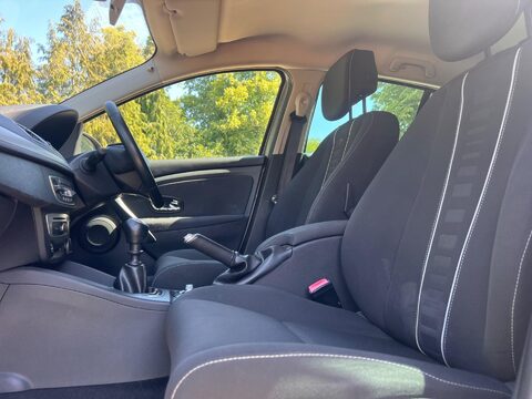 Renault Megane 1.5 dCi Dynamique TomTom Euro 5 (s/s) 5dr 38