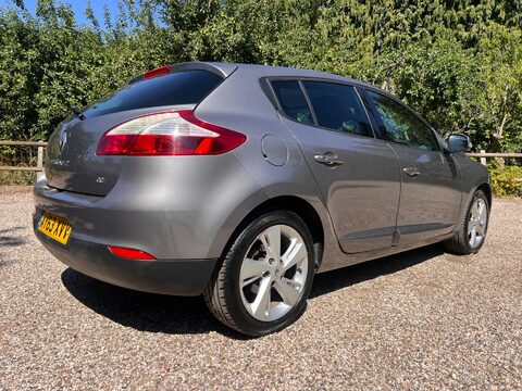 Renault Megane 1.5 dCi Dynamique TomTom Euro 5 (s/s) 5dr 9