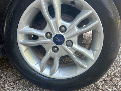 Ford Fiesta 1.25 Zetec Euro 6 3dr 26