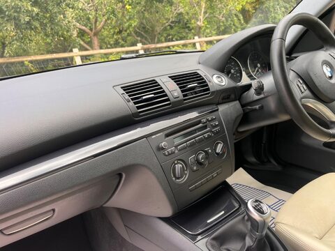 BMW 1 Series 2.0 116i Sport Euro 5 3dr 9