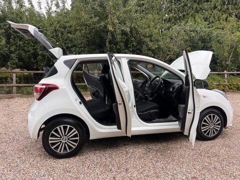 Hyundai i10 1.0 SE Euro 6 5dr 9