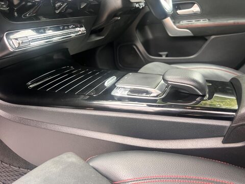 Mercedes-Benz A Class 1.3 A200 AMG Line 7G-DCT Euro 6 (s/s) 5dr 33