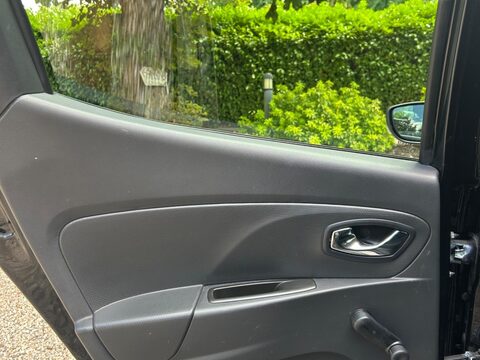Renault Clio 1.5 dCi Dynamique MediaNav Euro 5 (s/s) 5dr 23