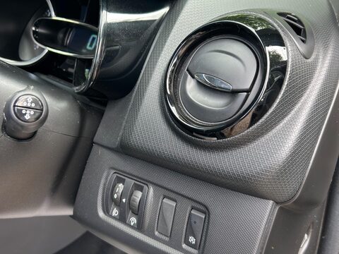 Renault Clio 1.5 dCi Dynamique MediaNav Euro 5 (s/s) 5dr 21