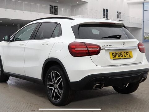 Mercedes-Benz GLA 1.6 GLA180 Urban Edition Euro 6 (s/s) 5dr 3