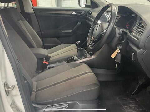 Volkswagen T-Roc 1.0 TSI SE Euro 6 (s/s) 5dr 8