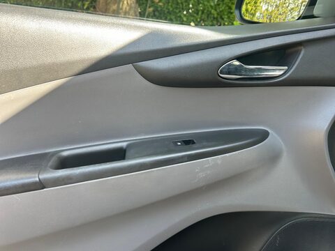 Vauxhall Viva 1.0i SL Euro 6 5dr 25