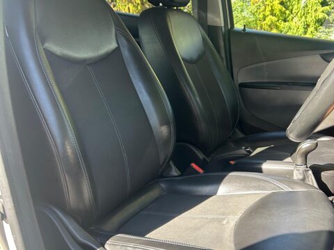 Vauxhall Viva 1.0i SL Euro 6 5dr 19