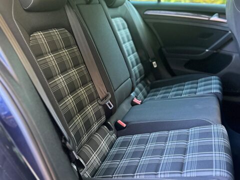 Volkswagen Golf 2.0 TDI BlueMotion Tech GTD DSG Euro 6 (s/s) 5dr 27