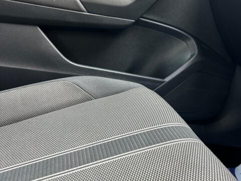 Volkswagen T-Roc 1.0 TSI SE Euro 6 (s/s) 5dr 43