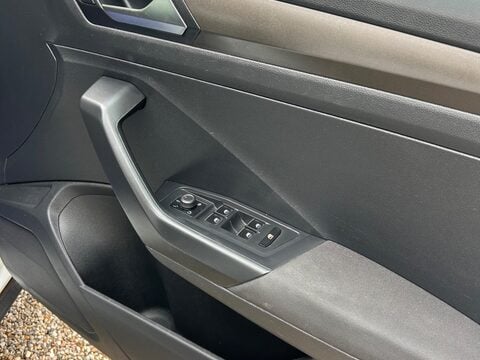 Volkswagen T-Roc 1.0 TSI SE Euro 6 (s/s) 5dr 22