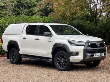 Toyota Hilux 2.8 D-4D Invincible X Auto 4WD Euro 6 (s/s) 4dr