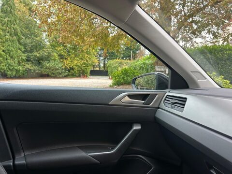 Volkswagen Polo 1.0 SE Euro 6 (s/s) 5dr 12