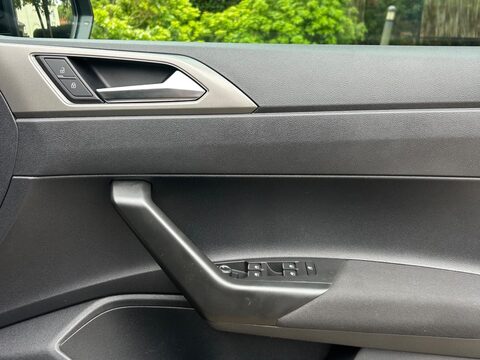 Volkswagen Polo 1.0 SE Euro 6 (s/s) 5dr 23