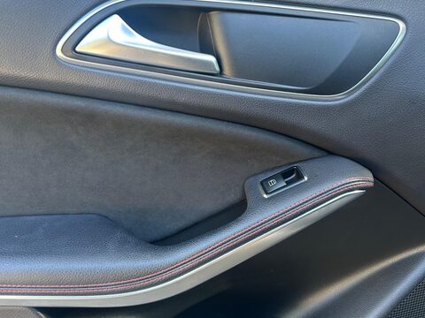 Mercedes-Benz GLA 2.1 GLA200d AMG Line 7G-DCT 4MATIC Euro 6 (s/s) 5dr 30