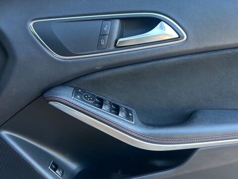 Mercedes-Benz GLA 2.1 GLA200d AMG Line 7G-DCT 4MATIC Euro 6 (s/s) 5dr 31