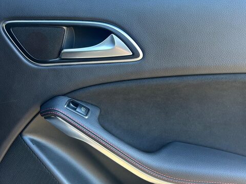 Mercedes-Benz GLA 2.1 GLA200d AMG Line 7G-DCT 4MATIC Euro 6 (s/s) 5dr 28