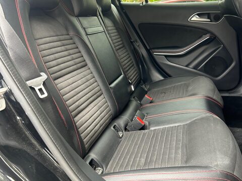 Mercedes-Benz GLA 2.1 GLA220d AMG Line (Premium) 7G-DCT 4MATIC Euro 6 (s/s) 5dr 19