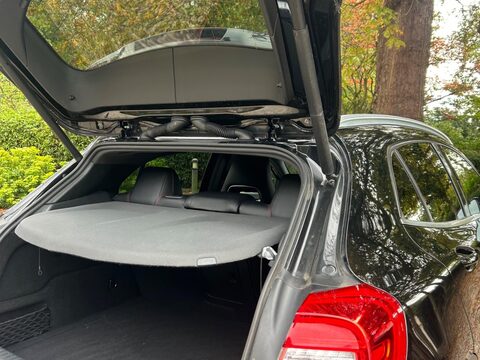 Mercedes-Benz GLA 2.1 GLA220d AMG Line (Premium) 7G-DCT 4MATIC Euro 6 (s/s) 5dr 61