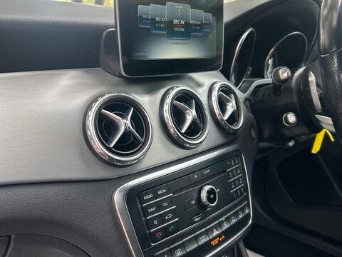 Mercedes-Benz GLA 2.1 GLA220d AMG Line (Premium) 7G-DCT 4MATIC Euro 6 (s/s) 5dr 14
