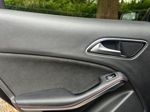 Mercedes-Benz GLA 2.1 GLA220d AMG Line (Premium) 7G-DCT 4MATIC Euro 6 (s/s) 5dr 26