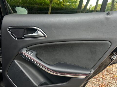 Mercedes-Benz GLA 2.1 GLA220d AMG Line (Premium) 7G-DCT 4MATIC Euro 6 (s/s) 5dr 25