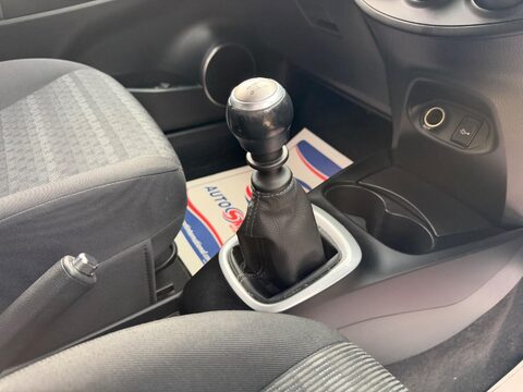 Toyota Yaris 1.33 Dual VVT-i Icon Euro 6 5dr 26