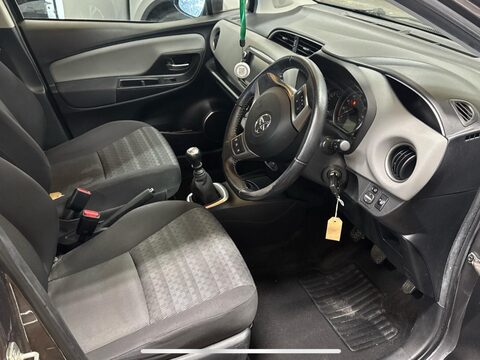 Toyota Yaris 1.33 Dual VVT-i Icon Euro 6 5dr 10