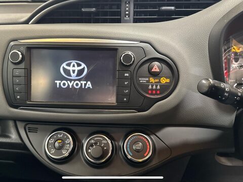 Toyota Yaris 1.33 Dual VVT-i Icon Euro 6 5dr 8