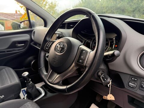 Toyota Yaris 1.33 Dual VVT-i Icon Euro 6 5dr 9