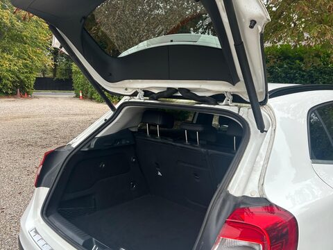 Mercedes-Benz GLA 1.6 GLA200 SE (Executive) Euro 6 (s/s) 5dr 41