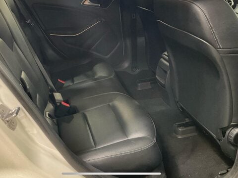 Mercedes-Benz GLA 1.6 GLA200 SE (Executive) Euro 6 (s/s) 5dr 9