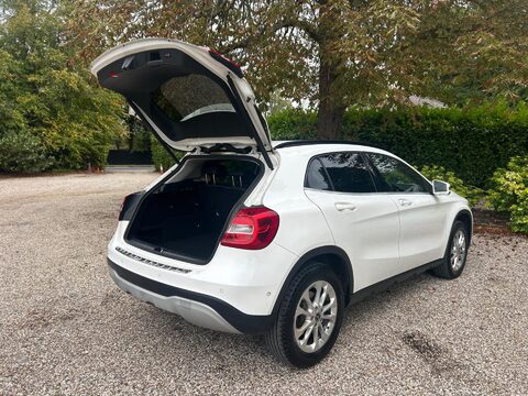 Mercedes-Benz GLA 1.6 GLA200 SE (Executive) Euro 6 (s/s) 5dr 12