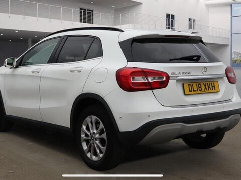 Mercedes-Benz GLA 1.6 GLA200 SE (Executive) Euro 6 (s/s) 5dr 3