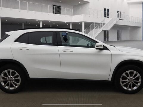 Mercedes-Benz GLA 1.6 GLA200 SE (Executive) Euro 6 (s/s) 5dr 5