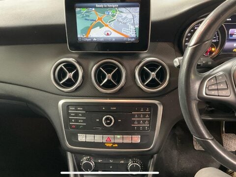 Mercedes-Benz GLA 1.6 GLA200 SE (Executive) Euro 6 (s/s) 5dr 10