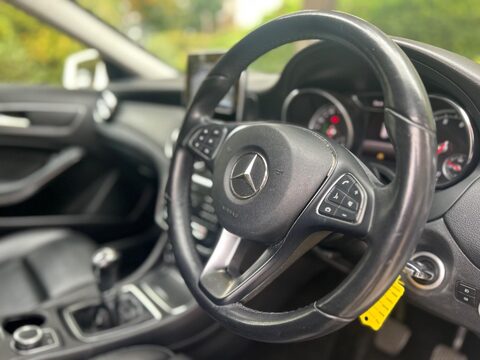 Mercedes-Benz GLA 1.6 GLA200 SE (Executive) Euro 6 (s/s) 5dr 64