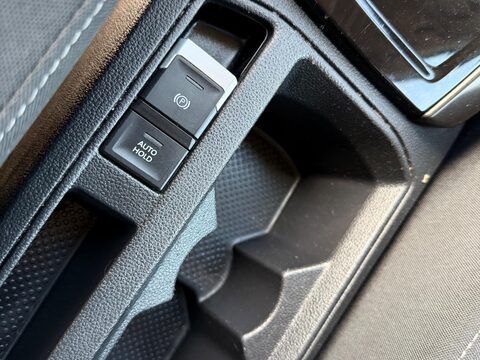 Volkswagen T-Roc 1.0 TSI Design Euro 6 (s/s) 5dr 9