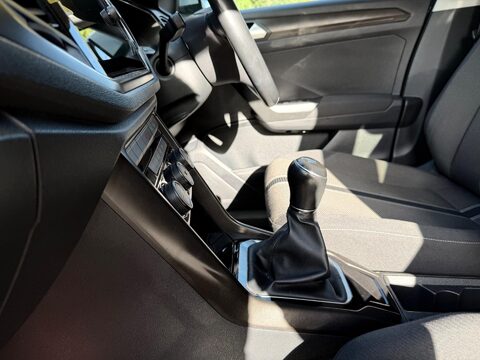 Volkswagen T-Roc 1.0 TSI Design Euro 6 (s/s) 5dr 30