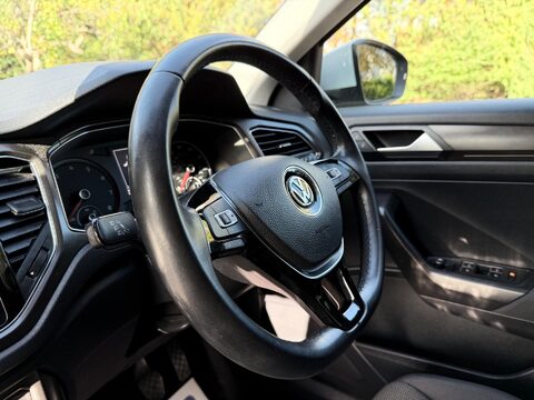 Volkswagen T-Roc 1.0 TSI Design Euro 6 (s/s) 5dr 10