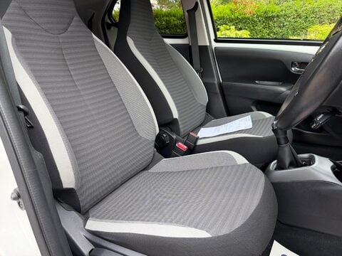 Toyota Aygo 1.0 VVT-i x-plore Euro 6 5dr 12