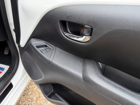 Toyota Aygo 1.0 VVT-i x-plore Euro 6 5dr 28