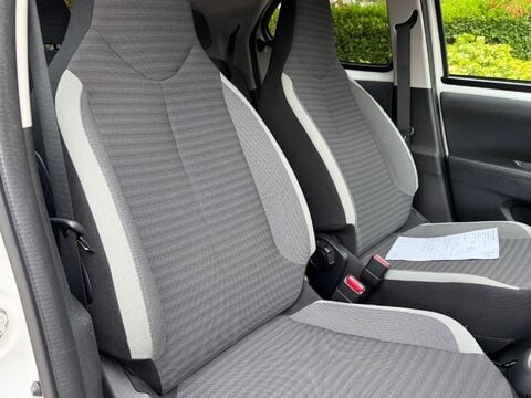 Toyota Aygo 1.0 VVT-i x-plore Euro 6 5dr 14