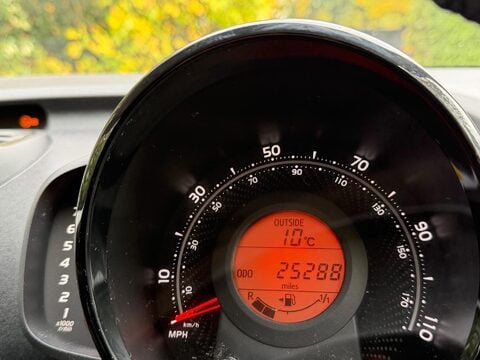 Toyota Aygo 1.0 VVT-i x-plore Euro 6 5dr 38