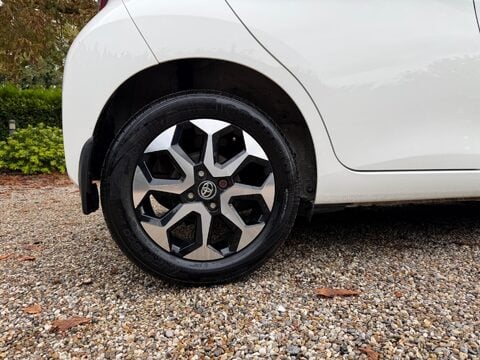 Toyota Aygo 1.0 VVT-i x-plore Euro 6 5dr 30